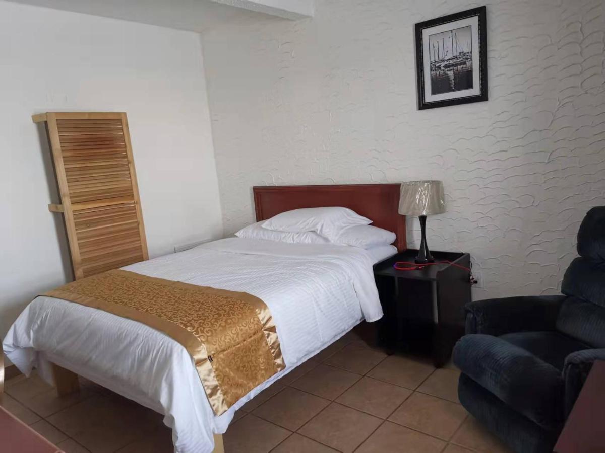 Dundurn Motel Экстерьер фото